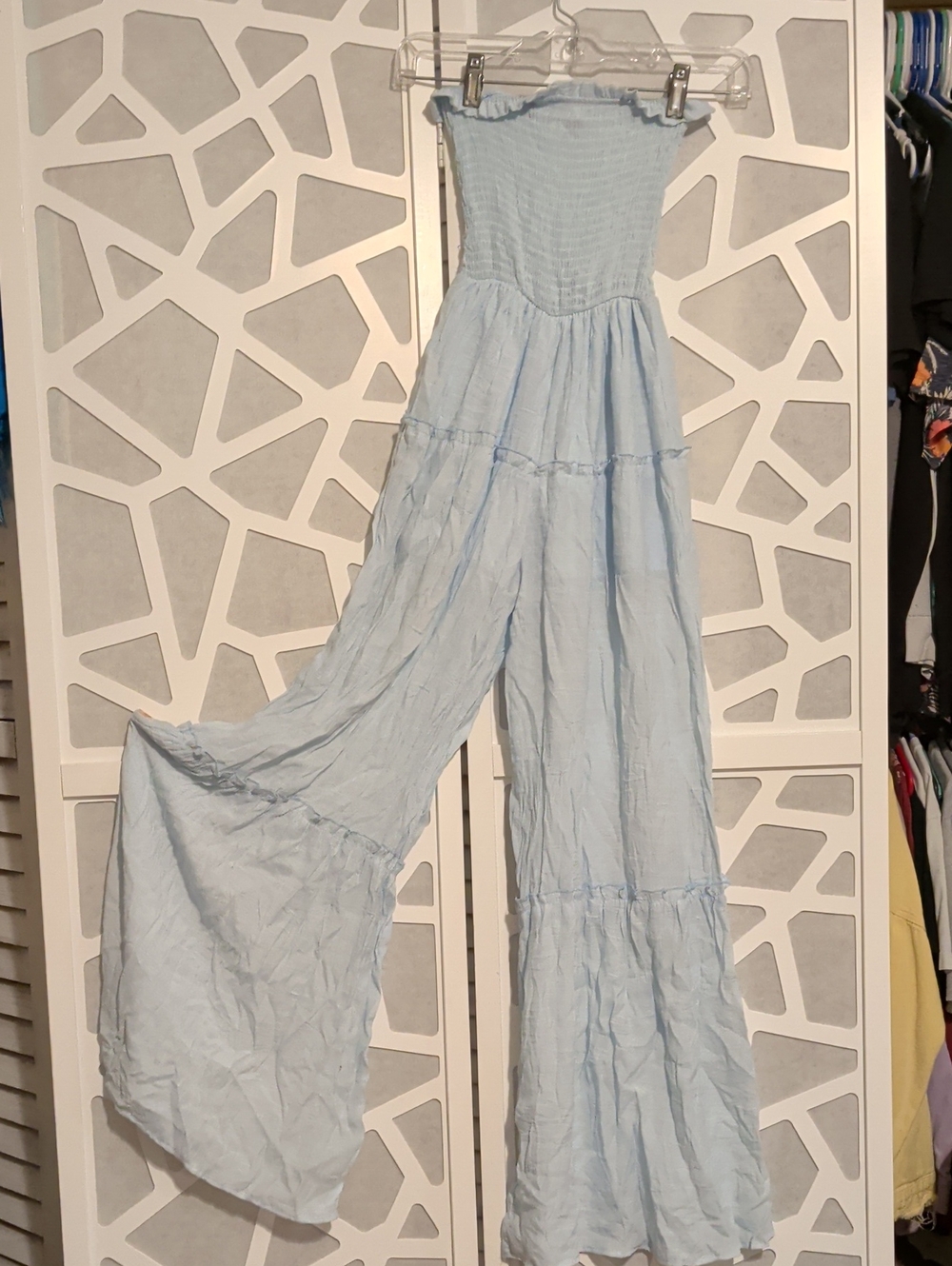Discreet Light Blue Strapless Wide-Leg Romper with Smocked Bodice